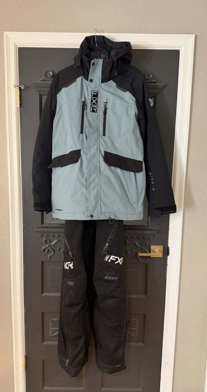 FXR Women’s Snowmobile Suit Aerial Jacket 8 Renegade FX Bibs 6 Seafoam Green